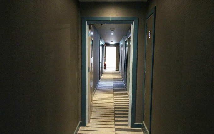 The hallway at Best Western Plus Croydon