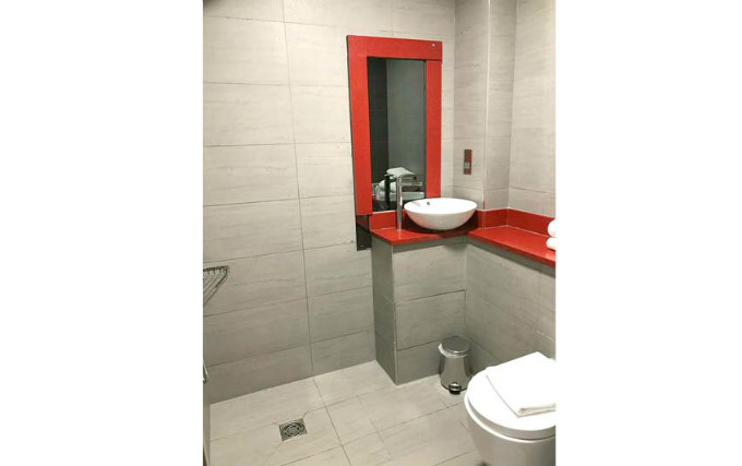 A typical bathroom at Maitrise Hotel London Maida Vale