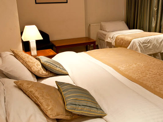 Triple rooms at Staunton Hotel London are the ideal choice for groups of friends or families