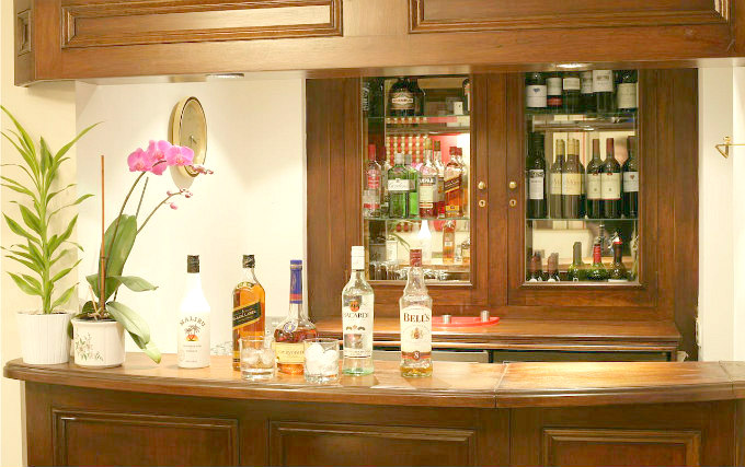Bar at London Lodge Hotel