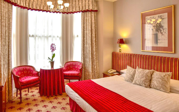 A comfortable double room at London Lodge Hotel