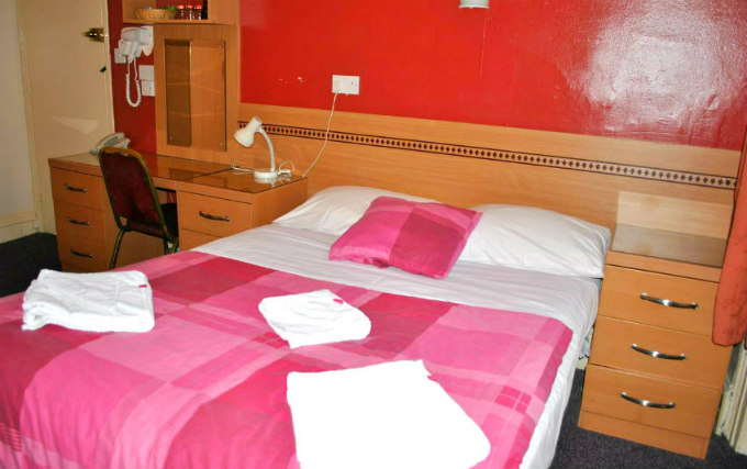 A comfortable double room at Guilford Hotel