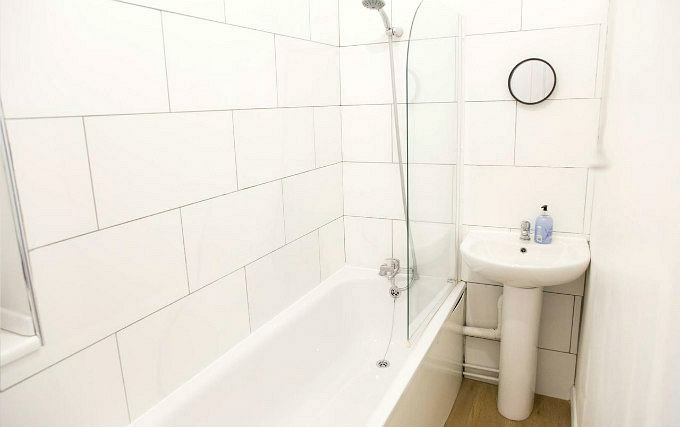Shower system at Cosmos Apartment Hackney