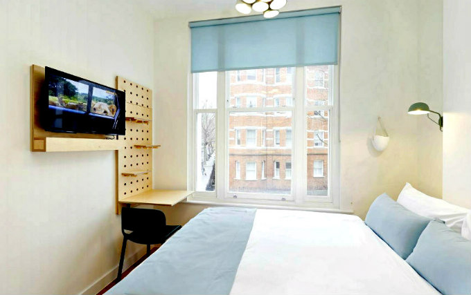 A comfortable double room at Philbeach Studios
