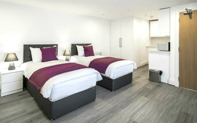A typical twin room at Smart Stay Swiss Cottage
