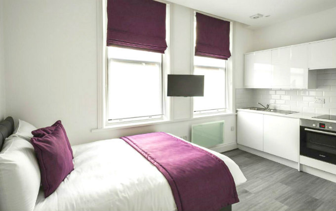 A typical double room at Smart Stay Swiss Cottage