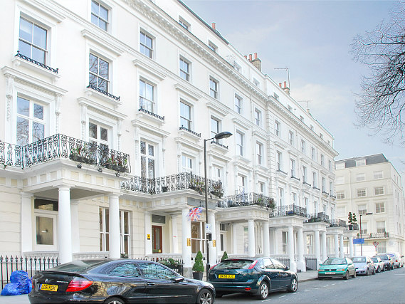 The Premier Notting Hill is located close to Portobello Road Market