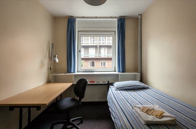 A single room at Carr-Saunders Hall
