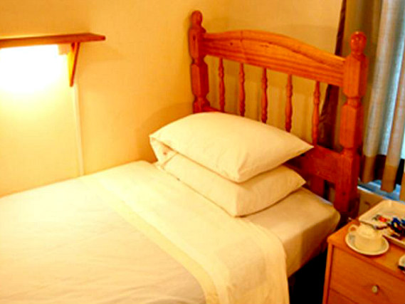 Single rooms at Broadway Lodge provide privacy