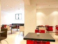 The chic breakfast room at the Avni Kensington Hotel
