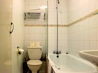 A typical bathroom at the Palace Court Holiday Apartments