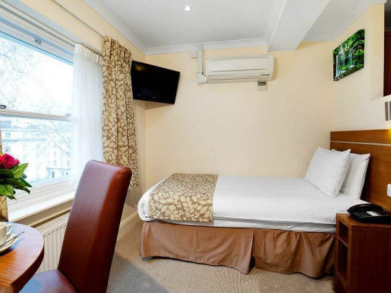 Double room at Bayswater Inn