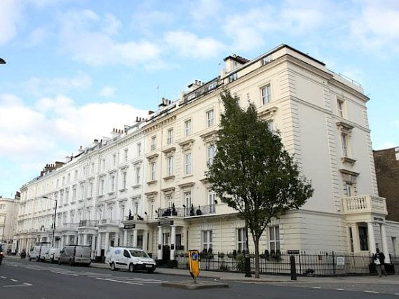 Oyo Flagship Huttons is situated in a prime location in Victoria close to Warwick Square
