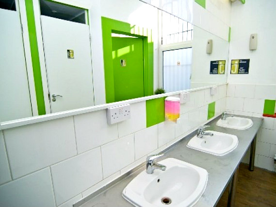 A typical bathroom at Journeys London Bridge Hostel