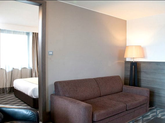 The lounge room at Crowne Plaza London Kingston