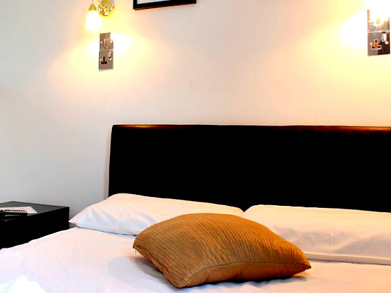 A double room at New Dawn Hotel London is perfect for a couple