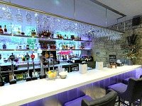Enjoy a cold beer or cocktail, served by the friendly staff at Murrayfield Hotel