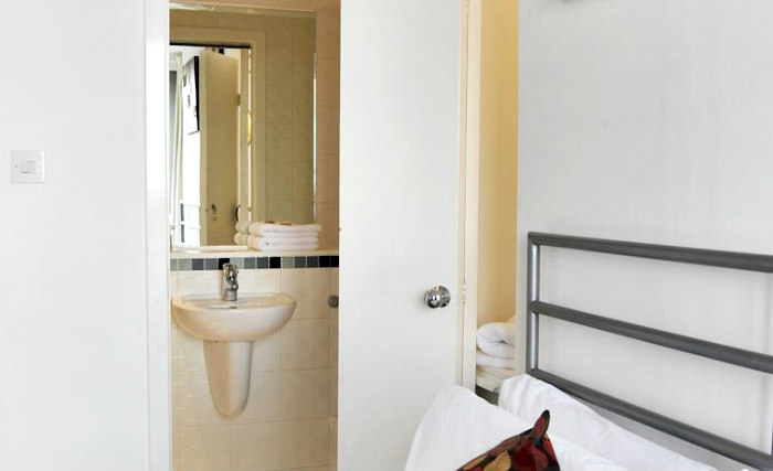 Relax in the private bathroom in your room at Riverview Apartments