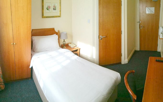 A comfortable single room at Victor Hotel London Victoria