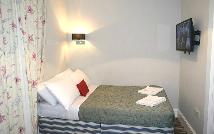 A typical double room at Plaza Hotel Hammersmith