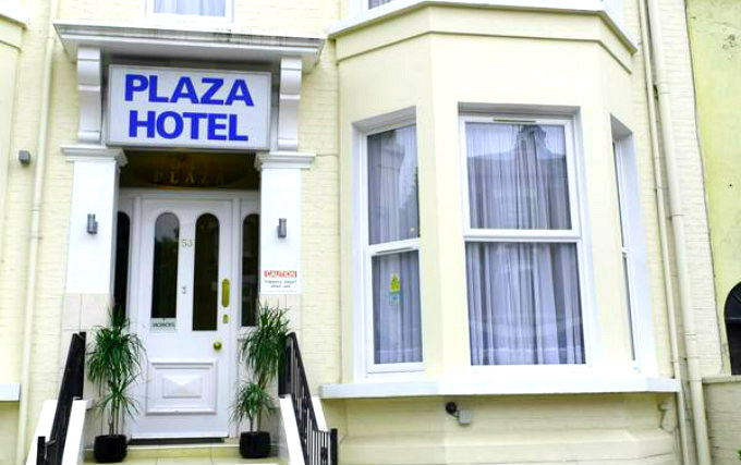 An exterior view of Plaza Hotel Hammersmith