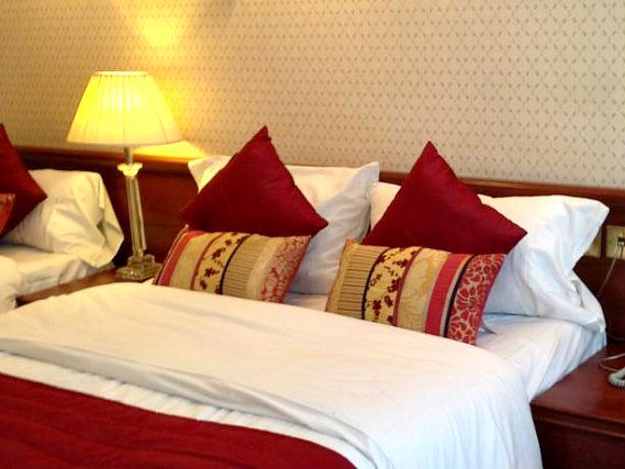 Quad rooms at Avon Hotel London are the ideal choice for groups of friends or families