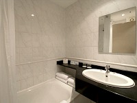 A typical bathroom at Central Park Hotel London