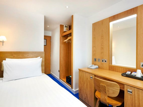 A typical single room at Central Park Hotel London