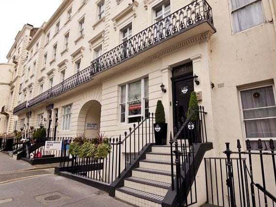 27 Paddington Hotel is situated in a prime location in Paddington close to Edgware Road