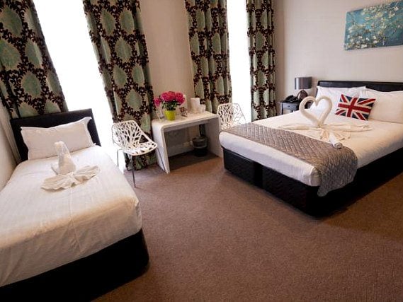 Triple rooms at 27 Paddington Hotel are the ideal choice for groups of friends or families
