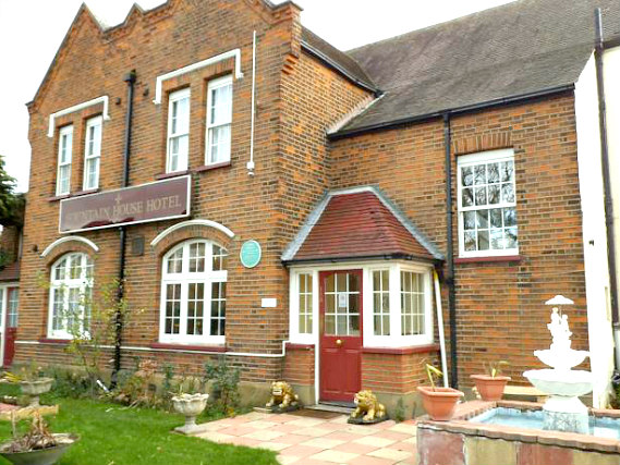 Fountain House Hotel is situated in a prime location in Hayes close to London Heathrow Terminal 1