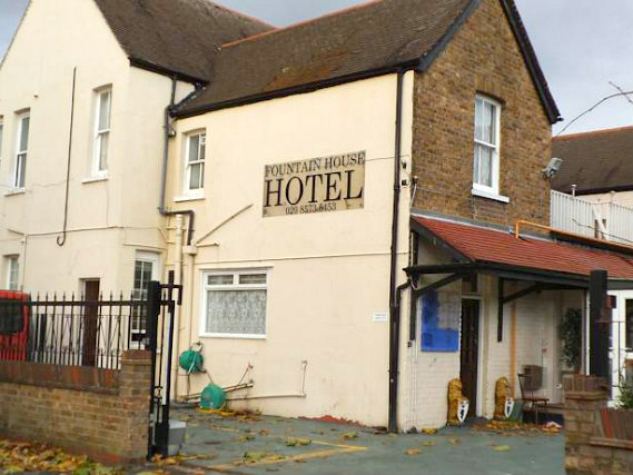 Fountain House Hotel is located close to London Heathrow Terminal 1