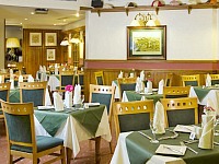 Spend some time in the Restaurant at Master Robert Hotel Spend some time in the Restaurant at Master Robert Hotel
