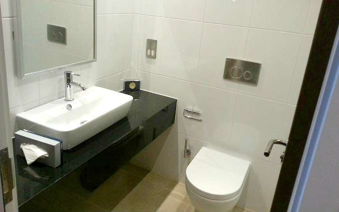 A typical bathroom at Holiday Inn London Wembley