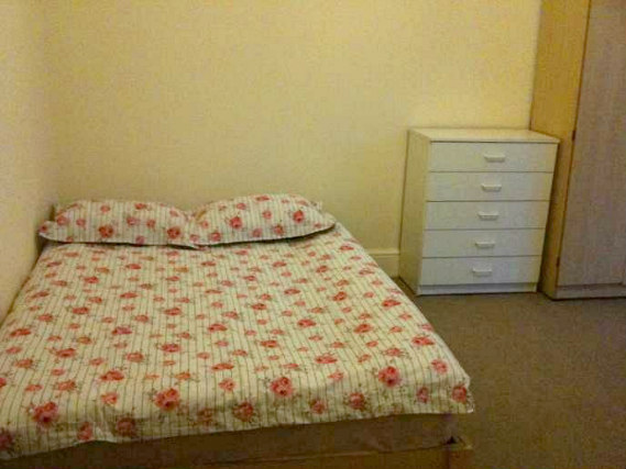 Typical Double room at the Tennyson House. Basic and Modest, cosy and comfortable
