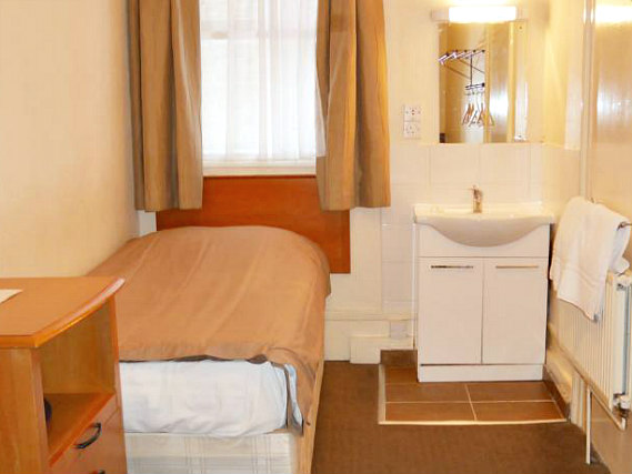 A single room at Queens Hotel Tufnell Park