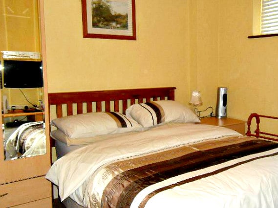 Get a good night's sleep in your comfortable room at Aberdeen Guest House London