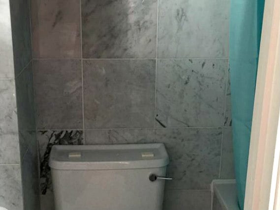 Un bagno dell'Anwar House Hotel