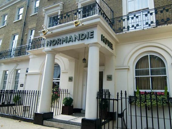 L'esterno dell'Normandie Hotel London
