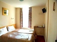 A typical twin room at Romanos Hotel London
