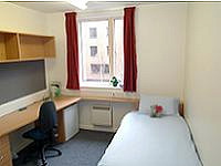 Una tipica camera singola degli alloggi della Queen Mary University