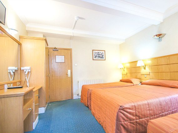Quad rooms at Nayland Hotel London are the ideal choice for groups of friends or families