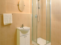 Tutte le stanze hanno il bagno in camera Modern contemporary bathrooms