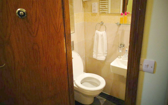 A typical bathroom at Ealing Guest House