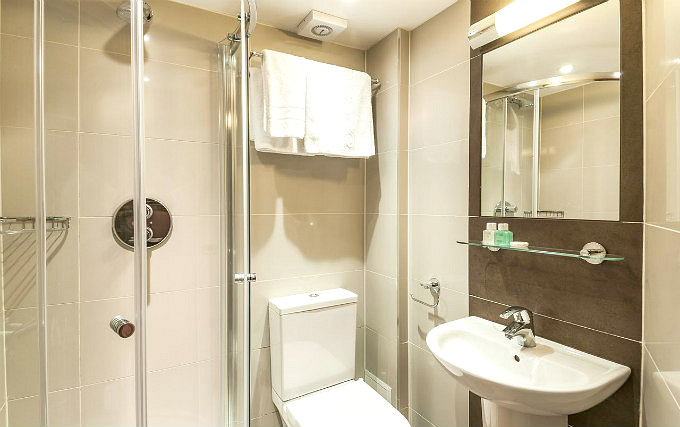 A typical bathroom at Castleton Hotel