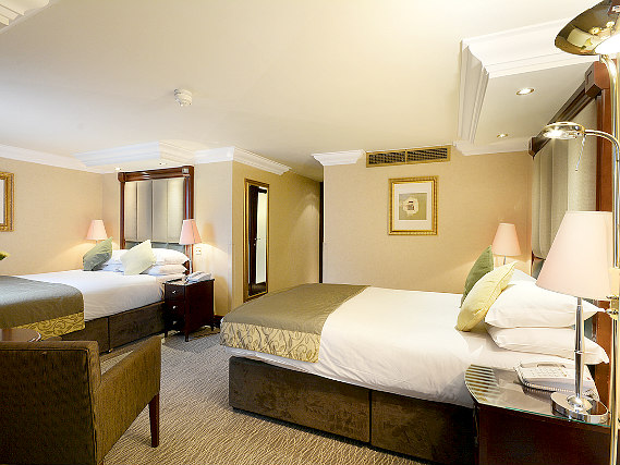 Triple rooms at Shaftesbury Premier London Paddington Hotel are the ideal choice for groups of friends or families