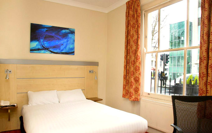 A typical double room at Comfort Inn Victoria