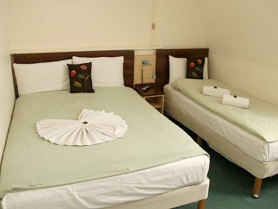A typical triple room at Kensington West