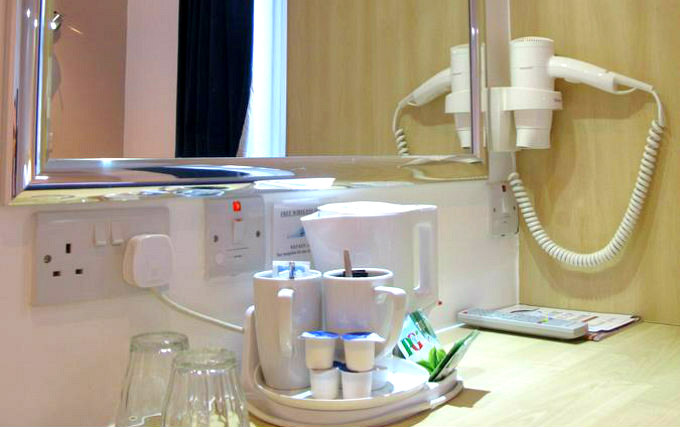 Room facilities at Alhambra Hotel