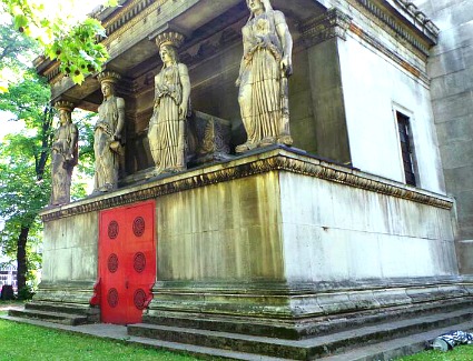 Buchen Sie ein Hotel in der Nähe von Crypt Gallery